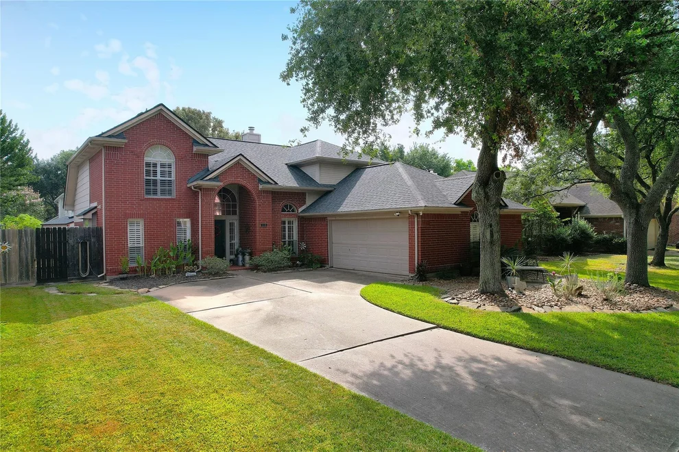 Unit for sale at 110 Cloudbridge Drive, League City, TX 77573