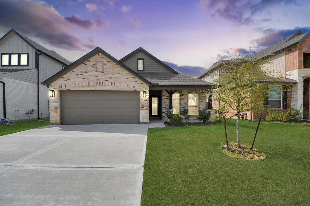 Unit for sale at 10915 W Fall Fern Circle, Houston, TX 77044