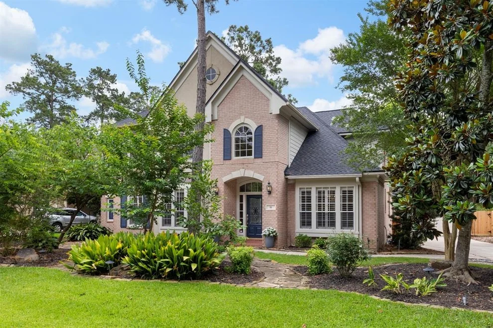 Unit for sale at 51 N Frosted Pond Drive, The Woodlands, TX 77381