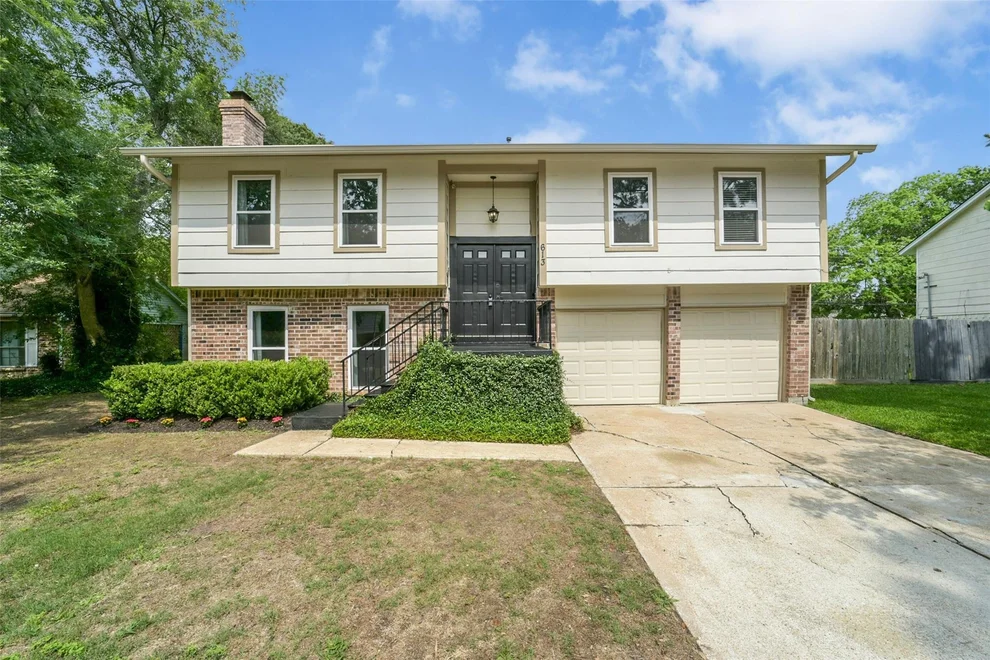 Unit for sale at 613 E Castle Harbour Drive, Friendswood, TX 77546