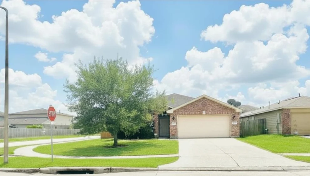 Unit for sale at 301 Turquoise Trade Drive, La Marque, TX 77568