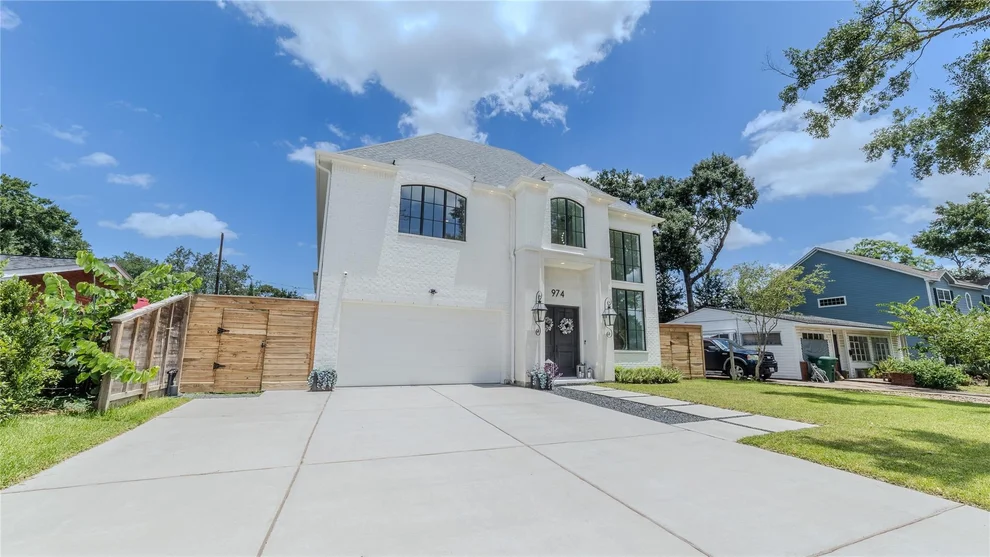 Unit for sale at 974 W 43rd Street, Houston, TX 77018