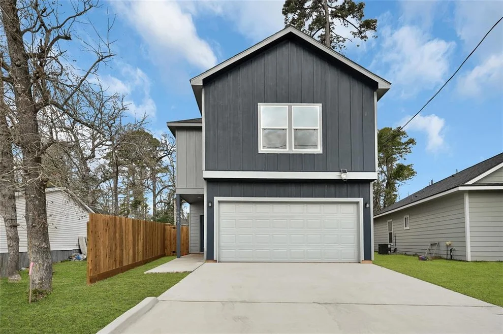 Unit for sale at 16682 Meadowcroft, Montgomery, TX 77316