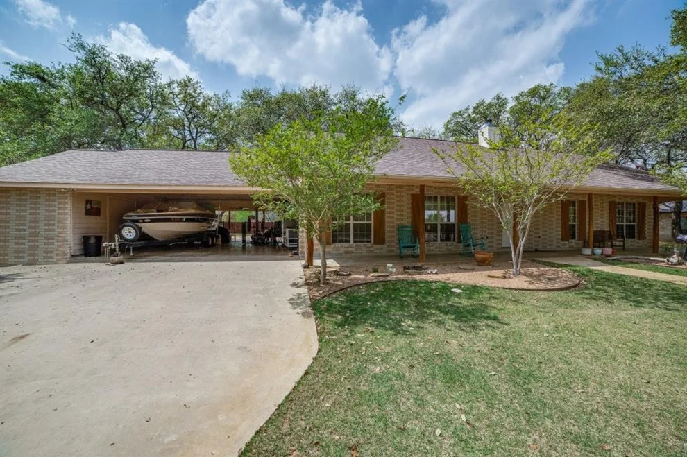 Unit for sale at 1627 Hickory Bend, Pleasanton, TX 78064
