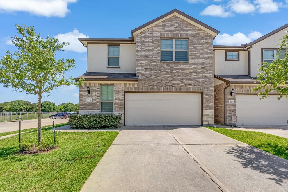 Unit for sale at 7114 Elgin Street, Pearland, TX 77584