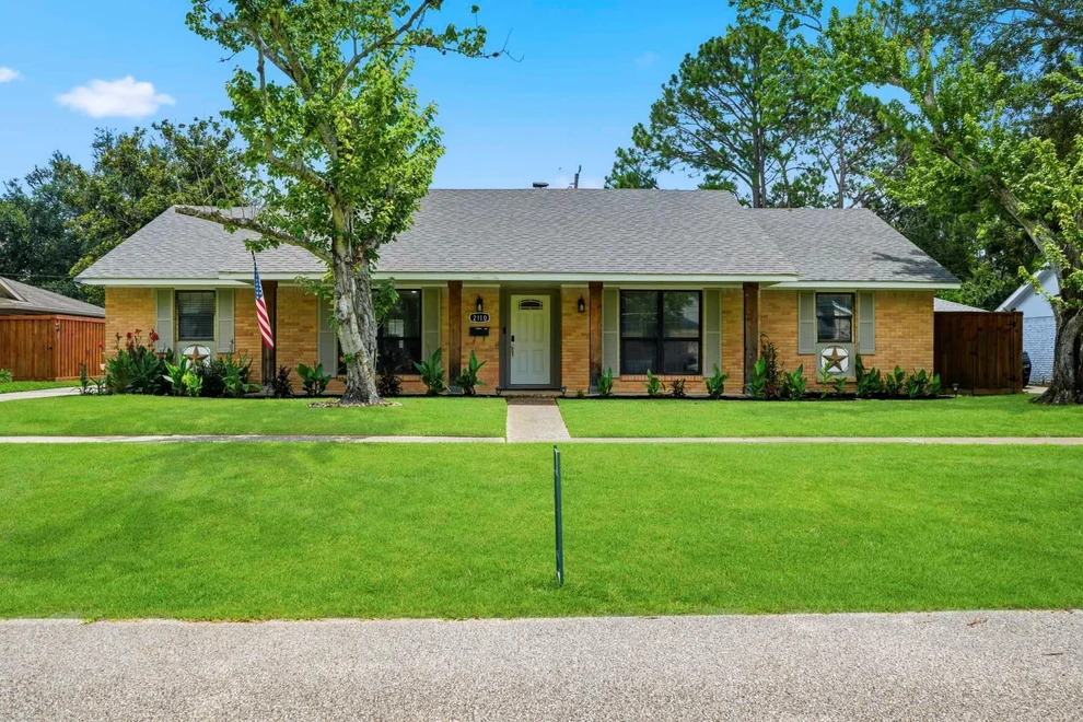 Unit for sale at 2110 Oceanview Drive, Seabrook, TX 77586