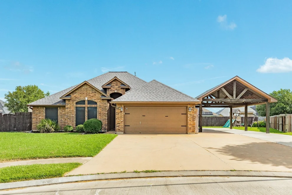 Unit for sale at 111 Goldfinch Ct, Richwood, TX 77531