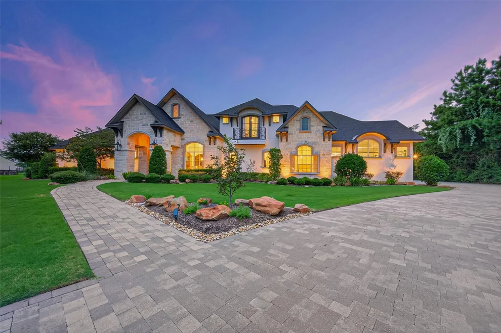 Unit for sale at 2 Texas Dandy Drive, Tomball, TX 77377