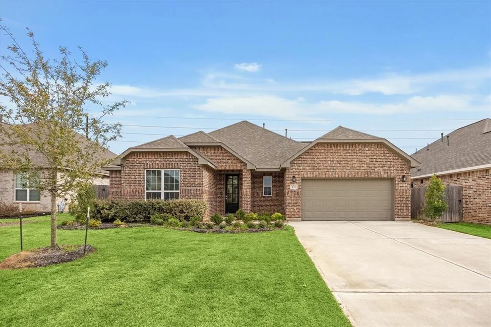 Unit for sale at 433 Hunters Crossing Drive, Sealy, TX 77474