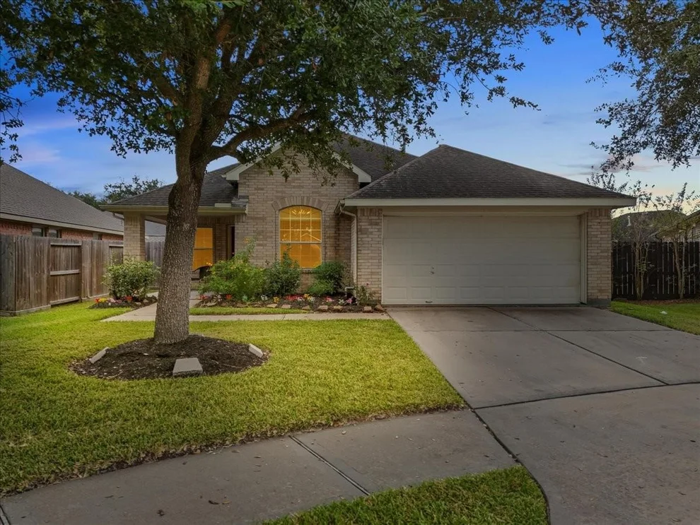 Unit for sale at 434 Abbey Lane, League City, TX 77573