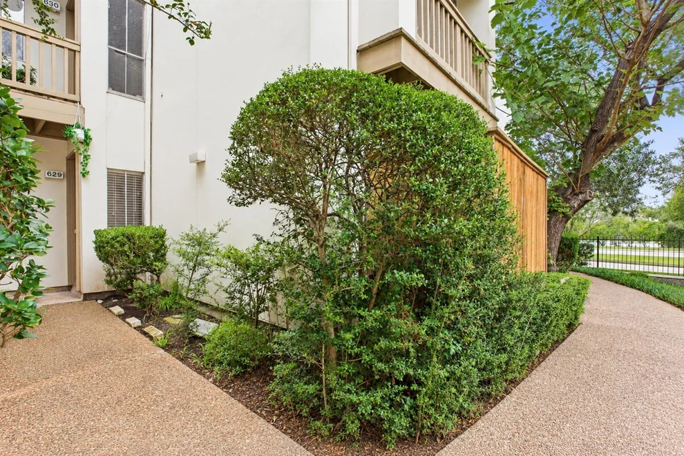 Unit for sale at 2100 Tanglewilde Street, Houston, TX 77063