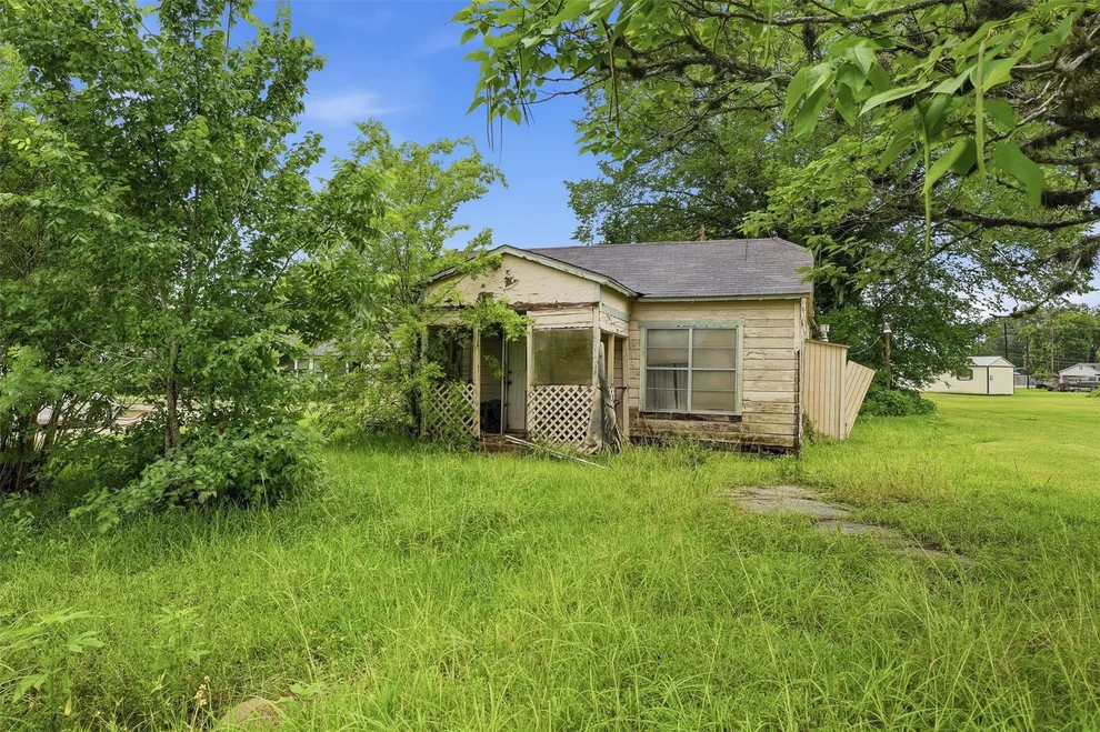 Unit for sale at 207 W Jackson Street, West Columbia, TX 77486
