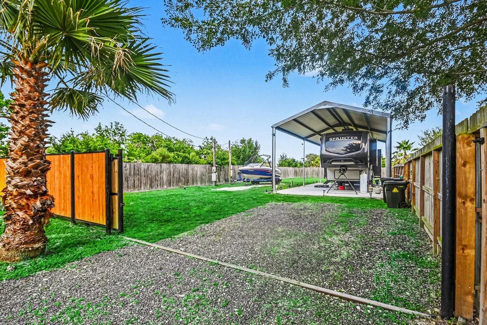 Unit for sale at 845 6th Street, San Leon, TX 77539