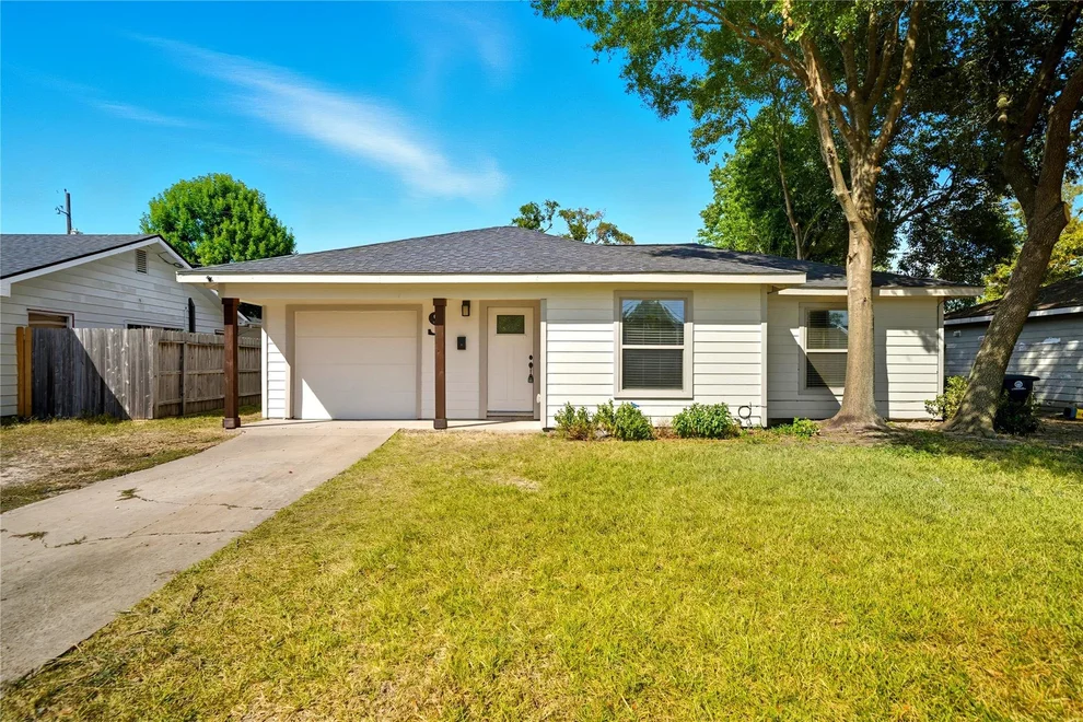 Unit for sale at 61 Trenwood Lane, Houston, TX 77022