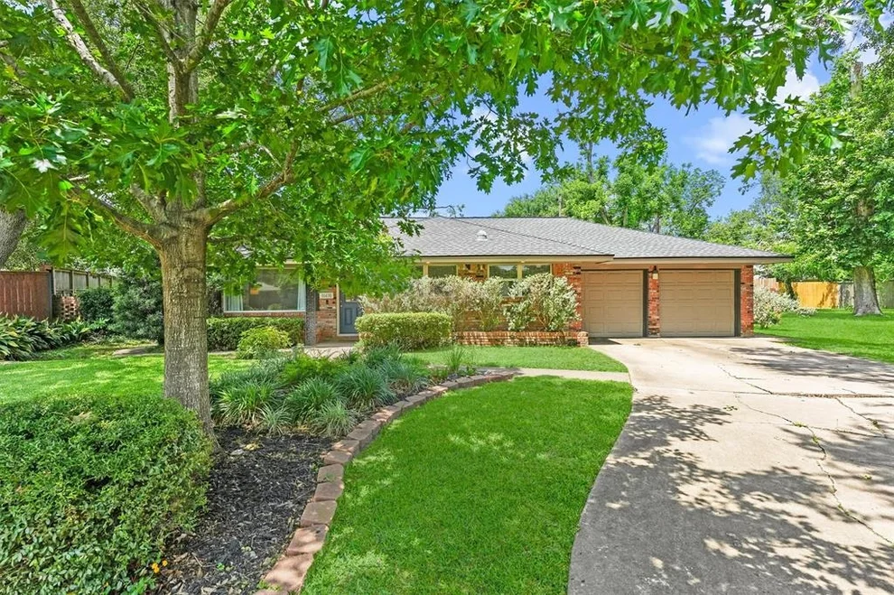 Unit for sale at 10438 Brinwood Drive, Houston, TX 77043
