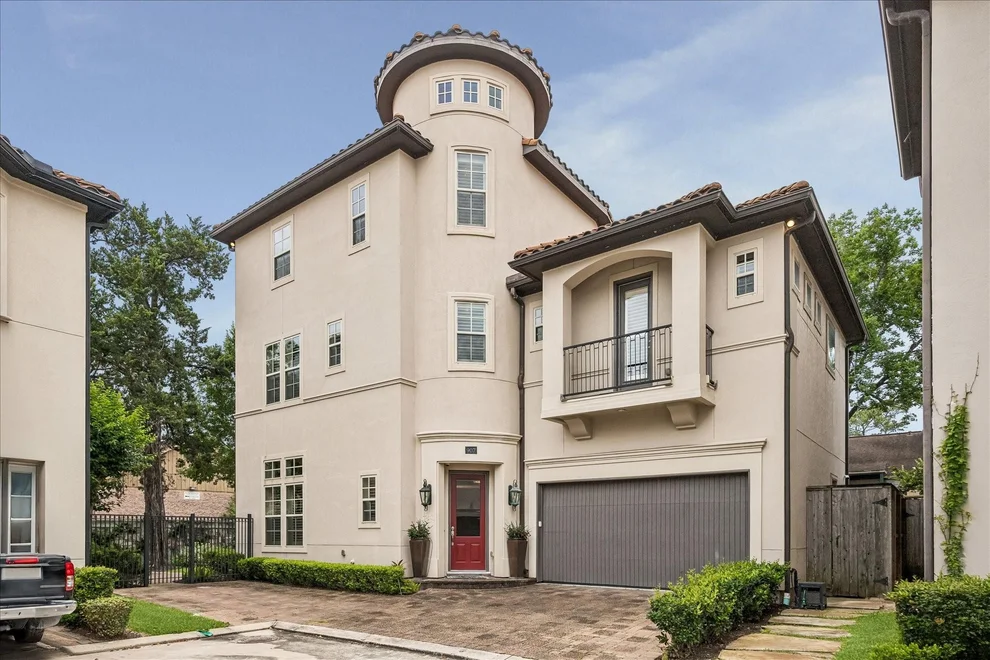 Unit for sale at 907 Queen Annes Road, Houston, TX 77024