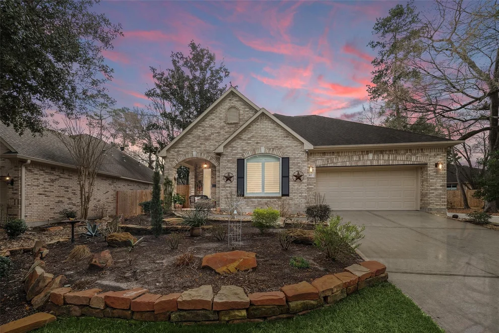 Unit for sale at 167 E Northcastle Circle, The Woodlands, TX 77384
