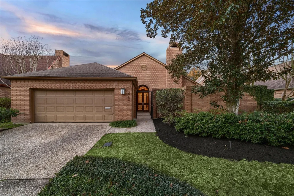Unit for sale at 2702 S Glen Haven Boulevard, Houston, TX 77025