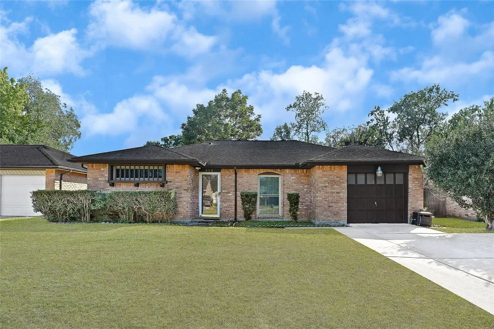 Unit for sale at 808 Merribrook Lane, Friendswood, TX 77546