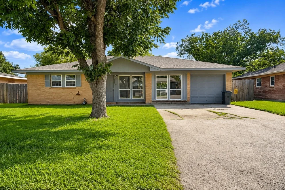 Unit for sale at 505 Moody Avenue, League City, TX 77573