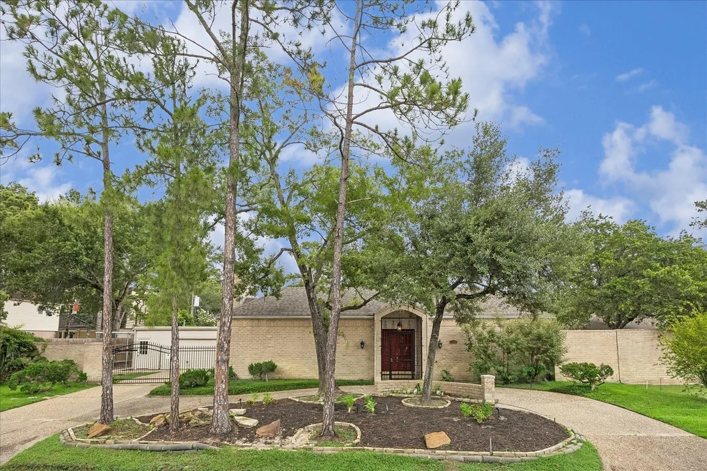 Unit for sale at 306 Gessner Road, Bunker Hill Village, TX 77024
