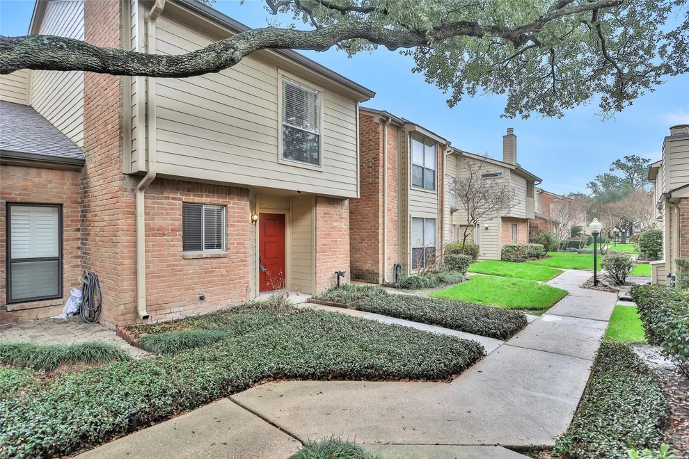 Unit for sale at 938 Memorial Village Drive, Houston, TX 77024
