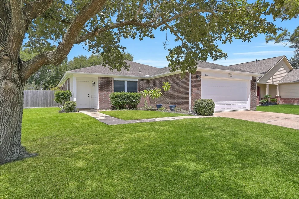 Unit for sale at 3115 Berryfield Lane, Pearland, TX 77581
