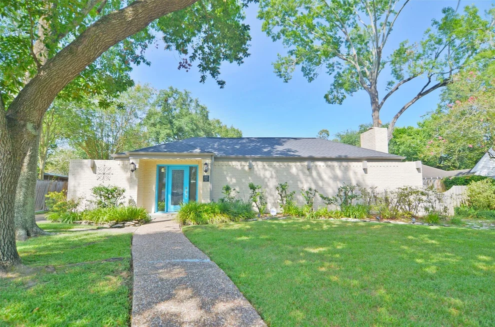 Unit for sale at 4247 Crownwood Drive, Seabrook, TX 77586