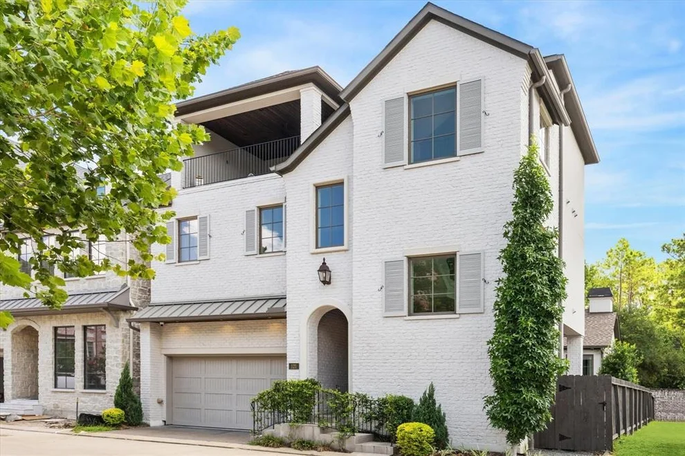 Unit for sale at 121 Memorial Parkview Drive, Houston, TX 77024