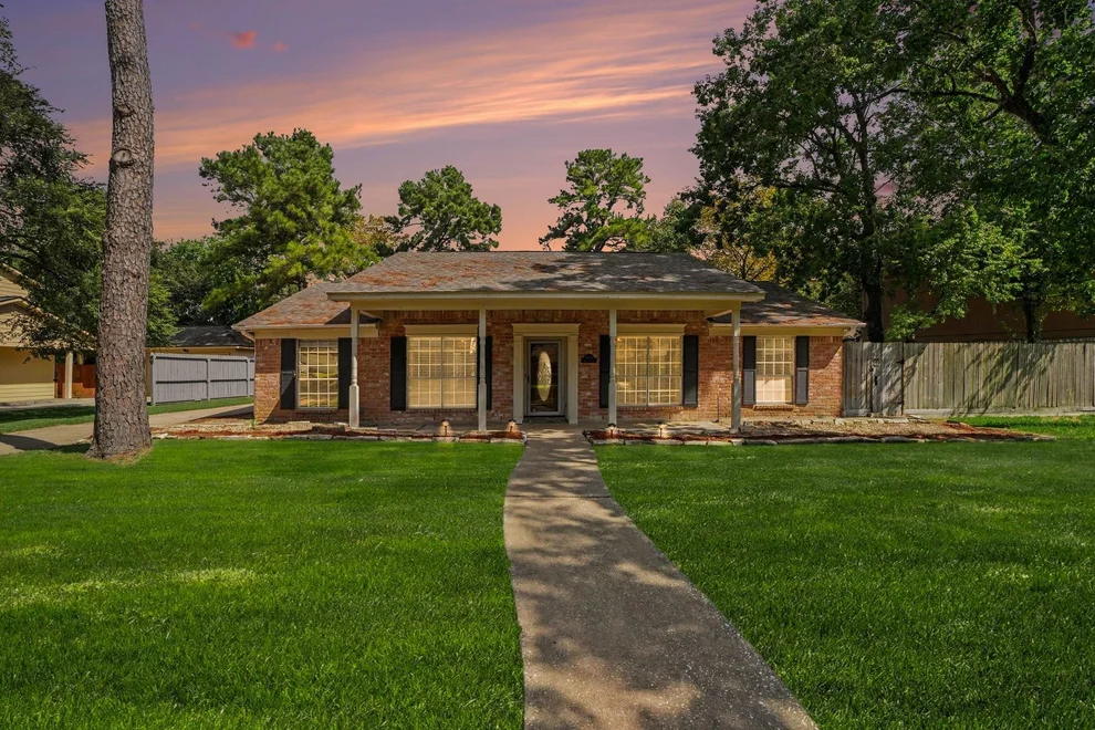 Unit for sale at 8210 Roebourne Lane, Houston, TX 77070