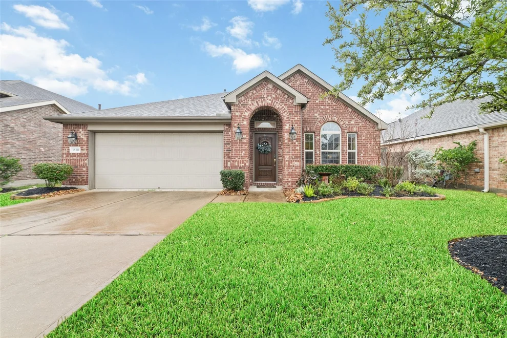 Unit for sale at 18311 Russett Green Drive, Tomball, TX 77377
