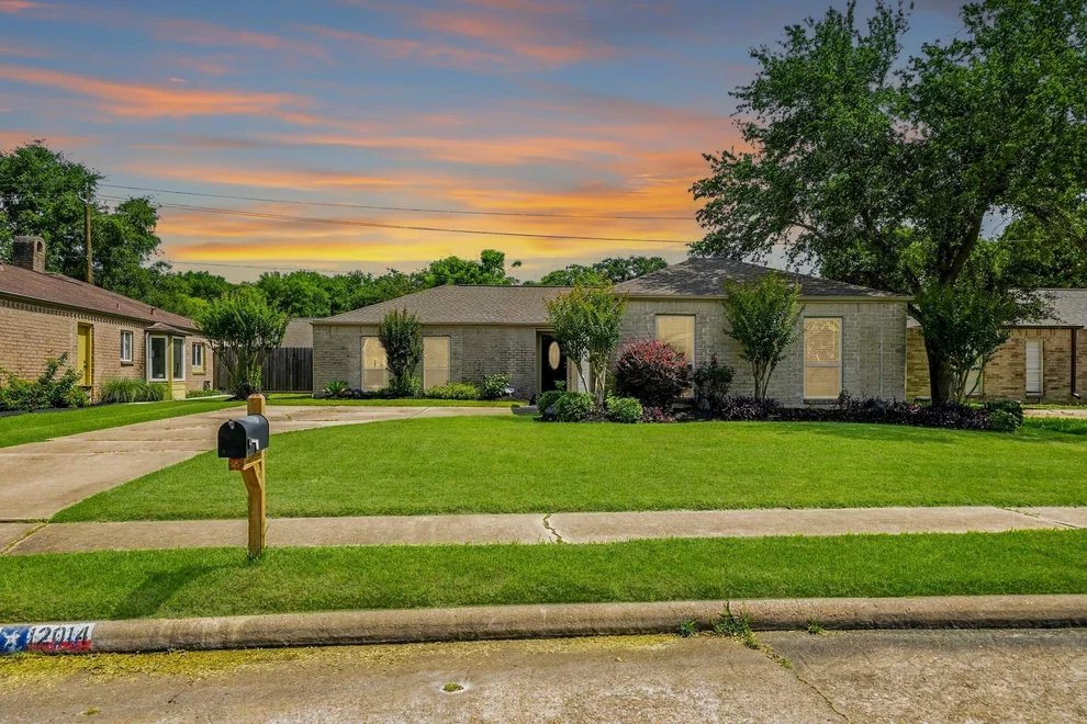 Unit for sale at 12014 Rocky Knoll Drive, Houston, TX 77077