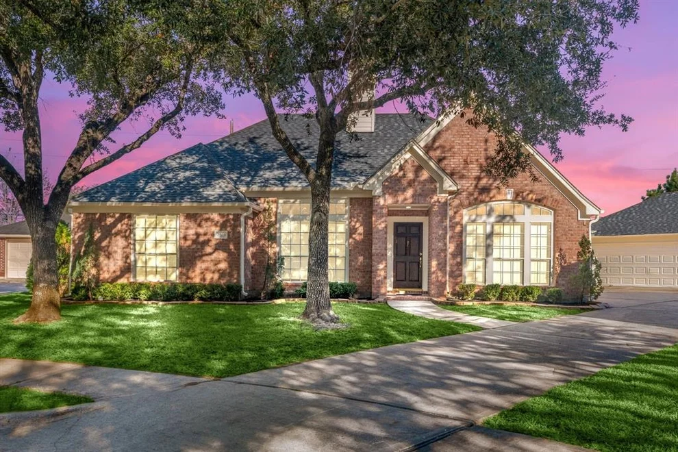 Unit for sale at 2203 Alberton Lane, Pearland, TX 77584
