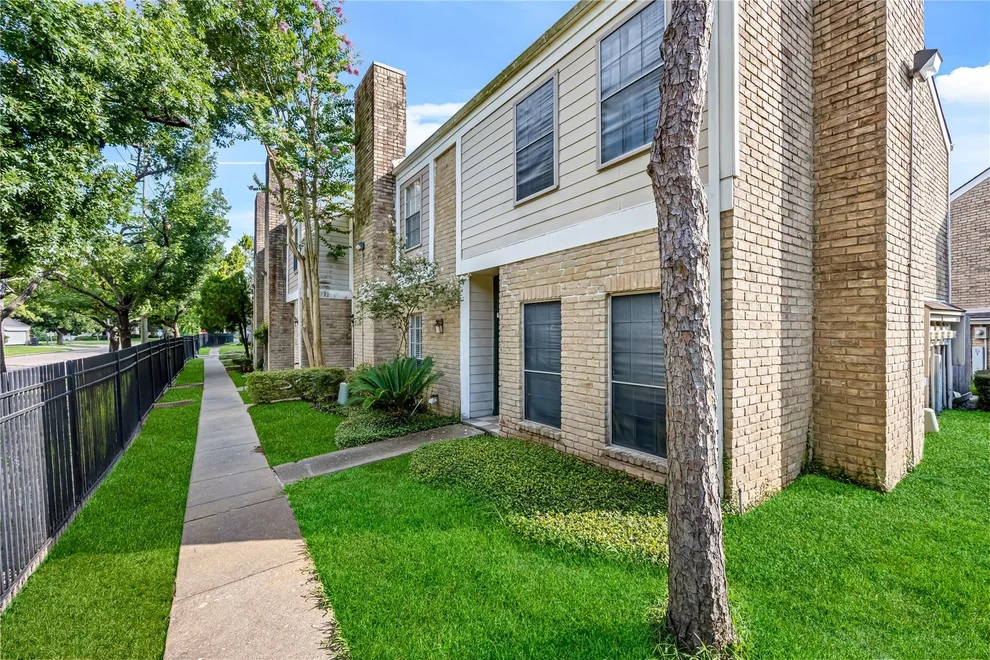 Unit for sale at 11710 Southlake Drive, Houston, TX 77077