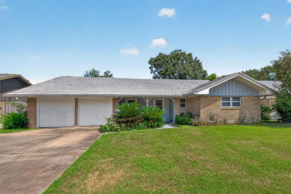 Unit for sale at 10418 Hazelhurst Drive, Houston, TX 77043