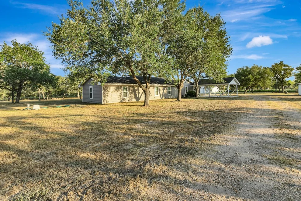 Unit for sale at 351 Sulphur Estates Road, Victoria, TX 77905