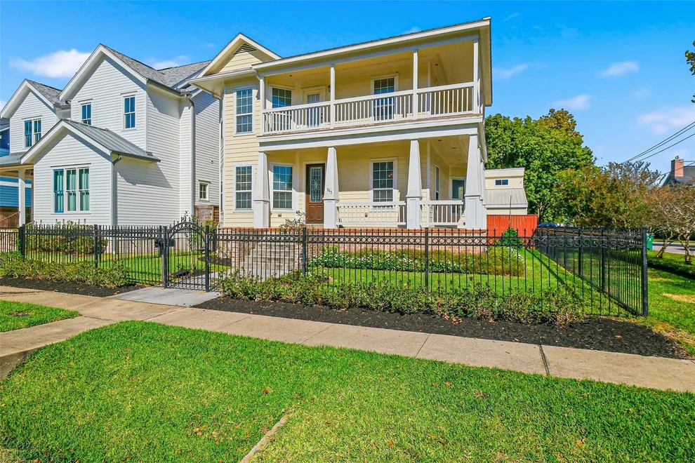 Unit for sale at 643 E 10th Street, Houston, TX 77008