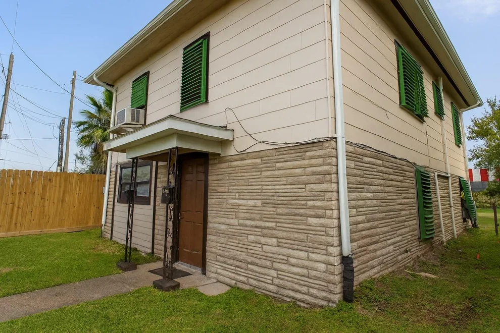 Unit for sale at 6113 Avenue Q 1/2, Galveston, TX 77551
