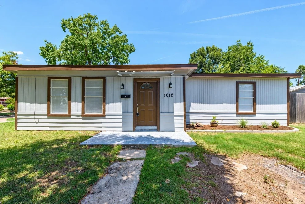 Unit for sale at 1012 W Hart Avenue, Pasadena, TX 77506