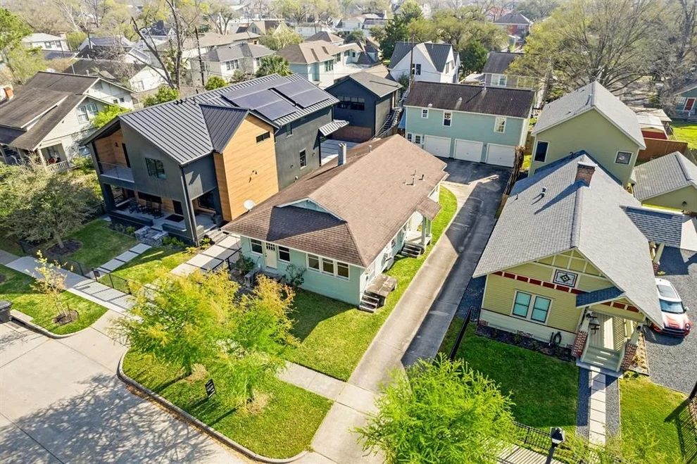 Unit for sale at 824 Cortlandt Street, Houston, TX 77007
