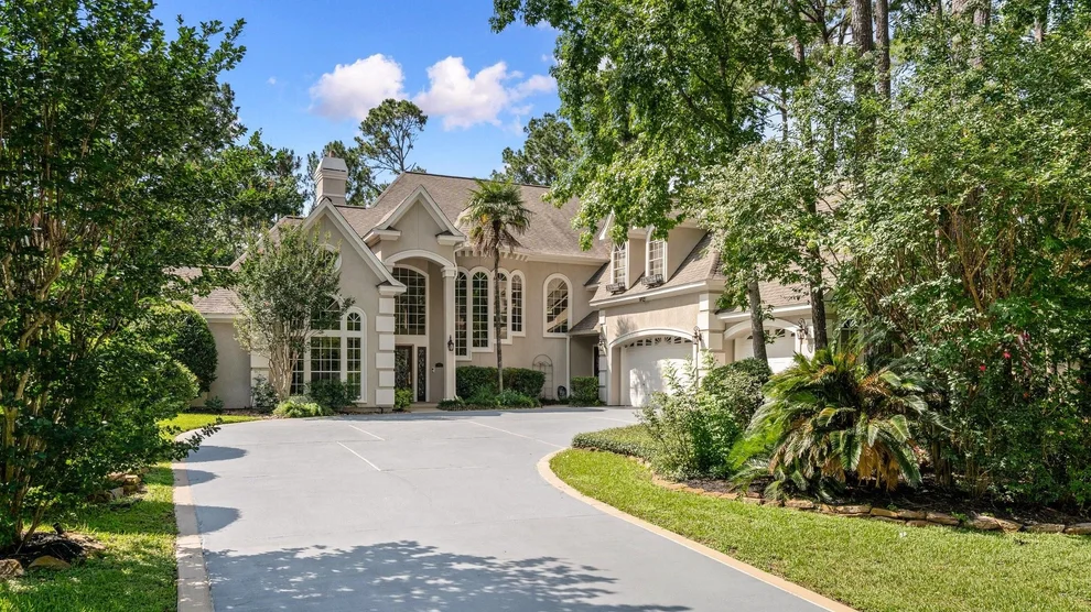 Unit for sale at 162 N Taylor Point Drive, The Woodlands, TX 77382