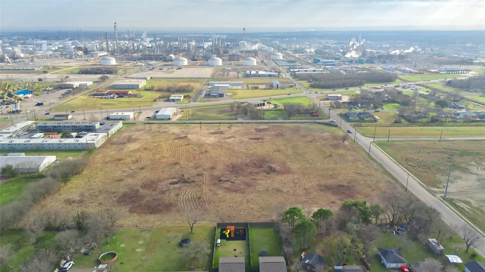 Unit for sale at 0 31st Street N, Texas City, TX 77590