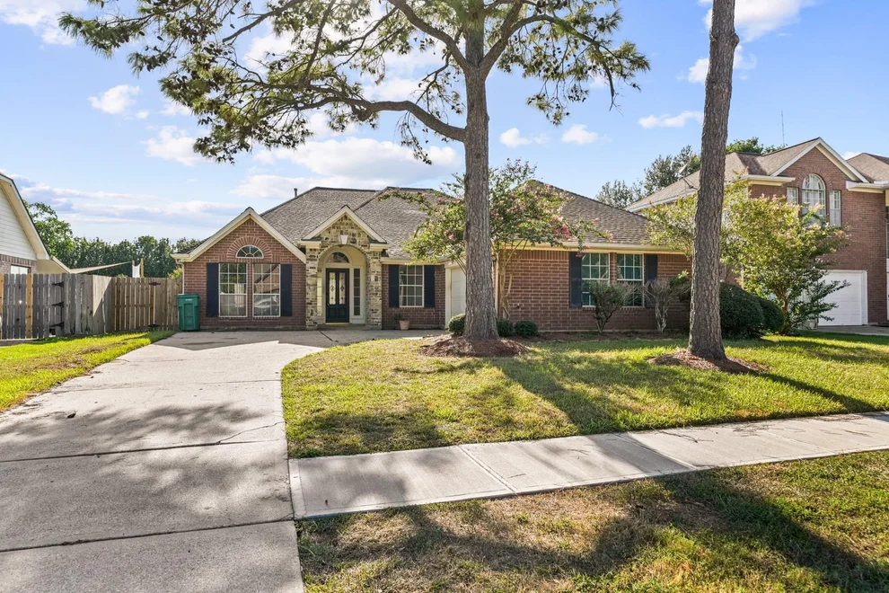 Unit for sale at 2309 Lord Nelson Drive, Seabrook, TX 77586