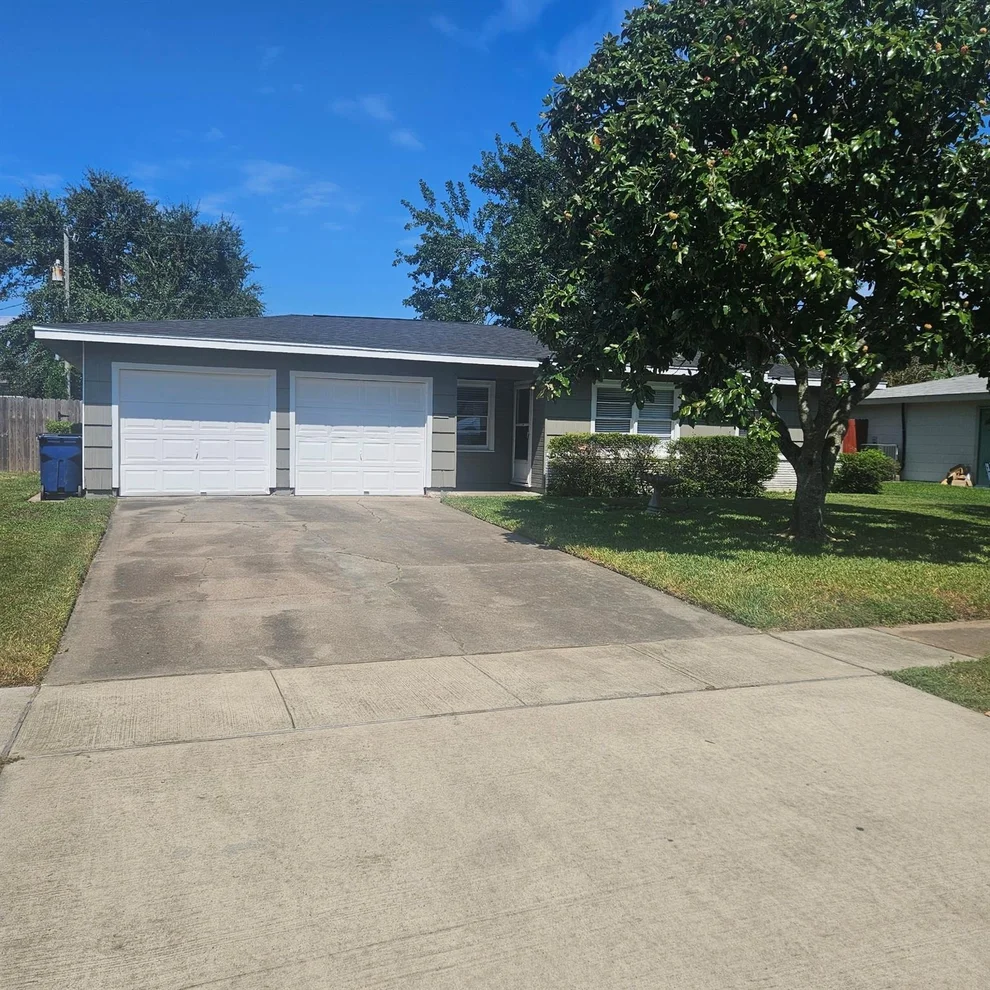 Unit for sale at 322 24th Avenue N, Texas City, TX 77590