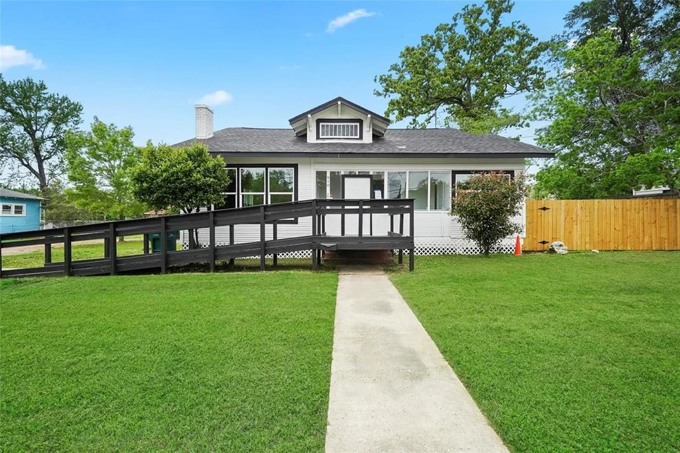 Unit for sale at 910 Cable Street, Conroe, TX 77301