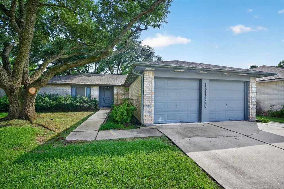 Unit for sale at 17126 Hewing Drive, Friendswood, TX 77546