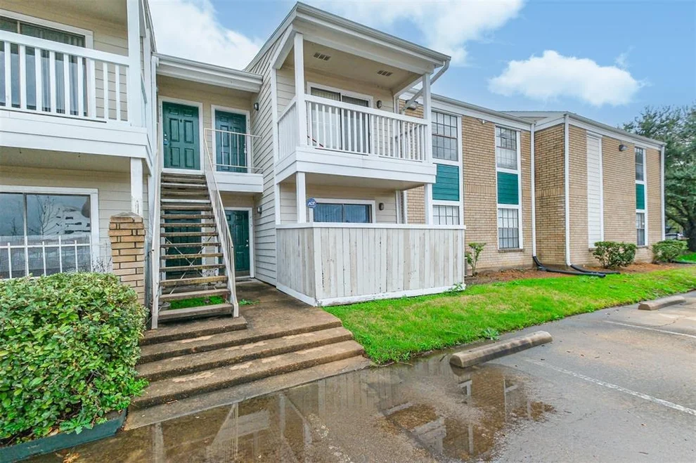 Unit for sale at 12660 Ashford Point Drive, Houston, TX 77082