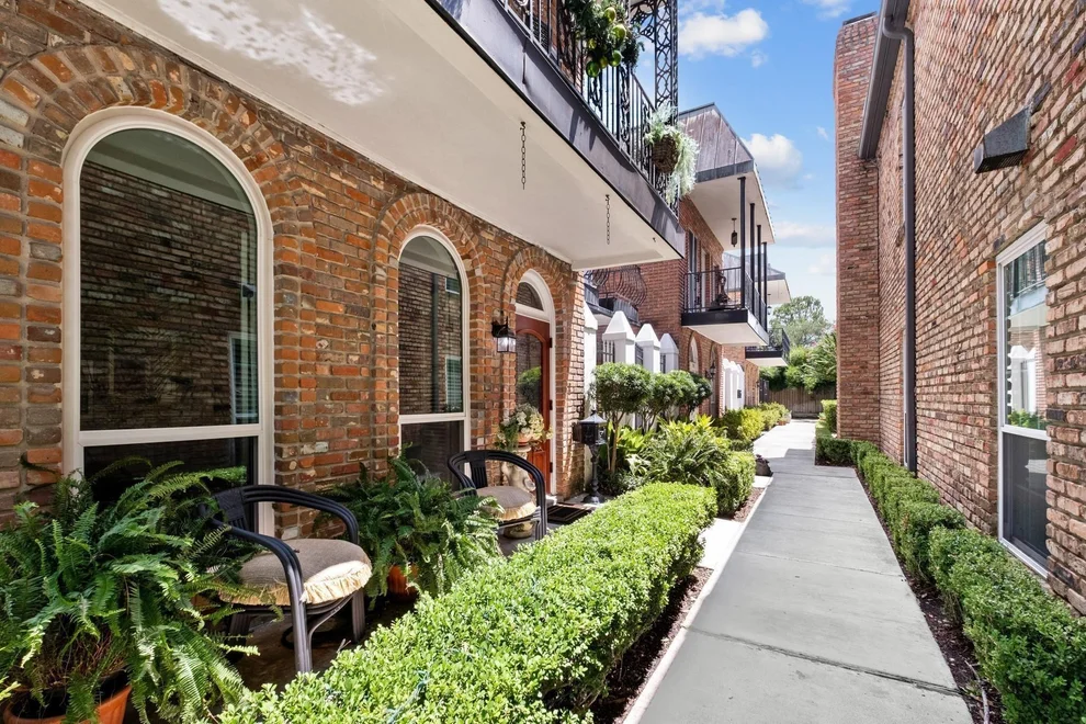 Unit for sale at 7929 Woodway Drive, Houston, TX 77063