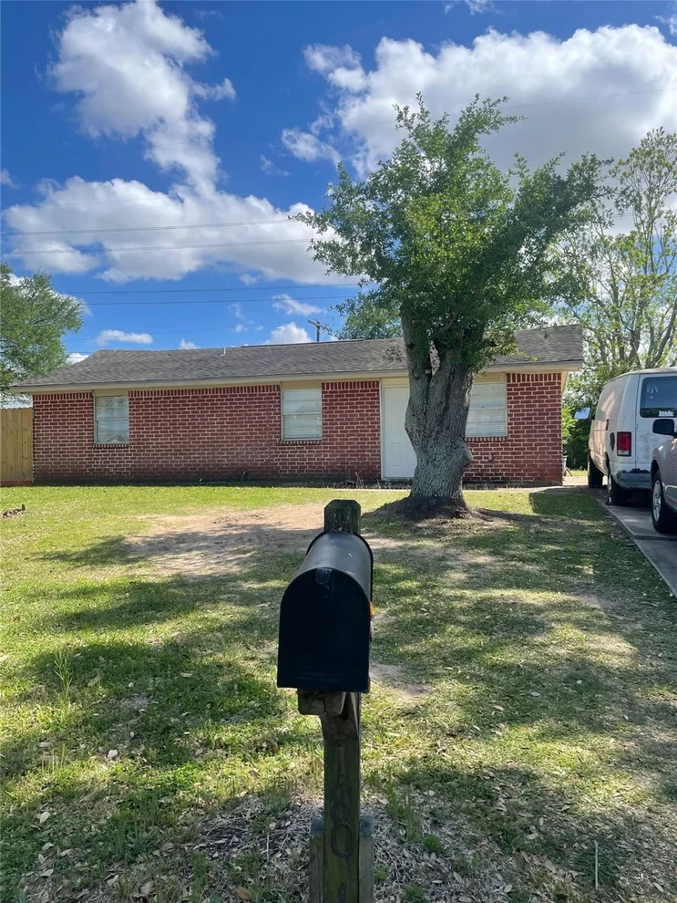 Unit for sale at 1801 Cardinal Drive, League City, TX 77573