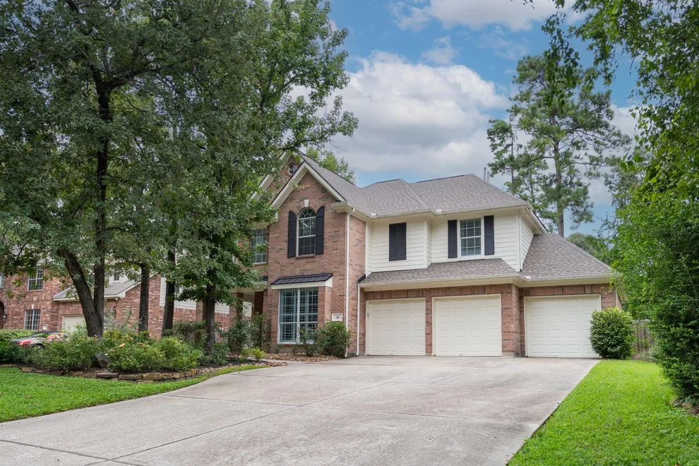 Unit for sale at 18 Westward Ridge Place, The Woodlands, TX 77384